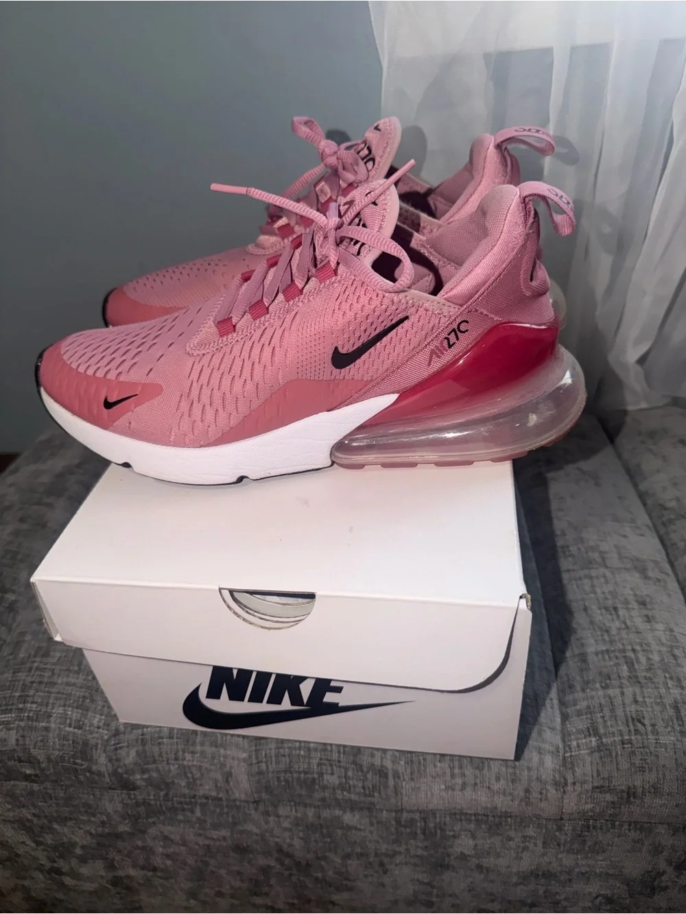 Nike Women’s Sneakers - Air 270 - Picture 3 of 9